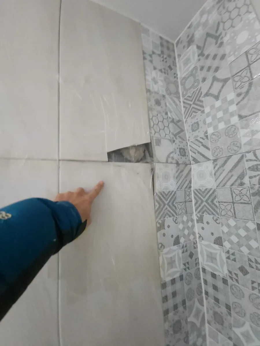 타일 떨어짐 보수 — 샤워부스 벽타일 떨어짐